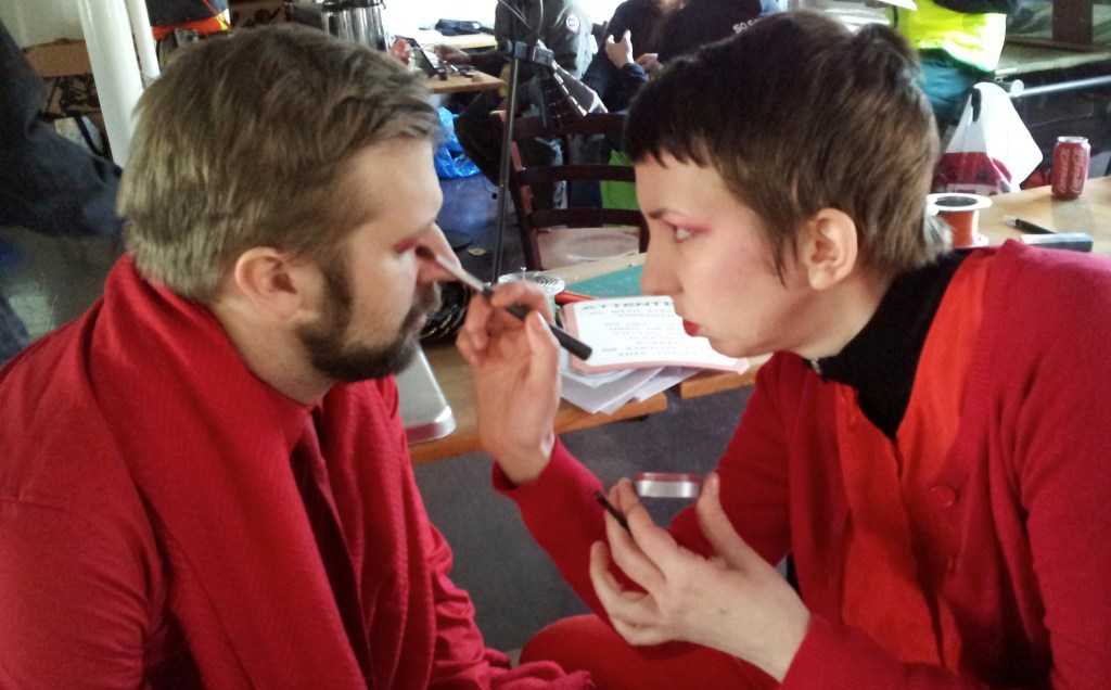 Elin Gustafsson prepping the phantom player Fredrik Åkerlind.