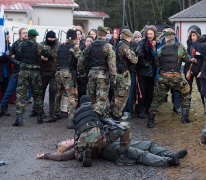 Uralian Defense Force soldier with heavily wounded protester. Ingame. Photo: Tuomas Puikkonen (CC-BY 2.0)